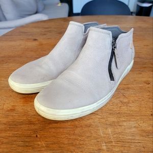 ECCO Women's Soft 7 Side Zip Bootie Sneaker grey rose nubuck